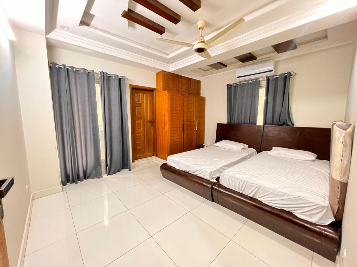 Luxury 3 Bedrooms Apartment Lounge+Kitchen Air-Conditioning And Wifi E11 Islamabad Exteriör bild