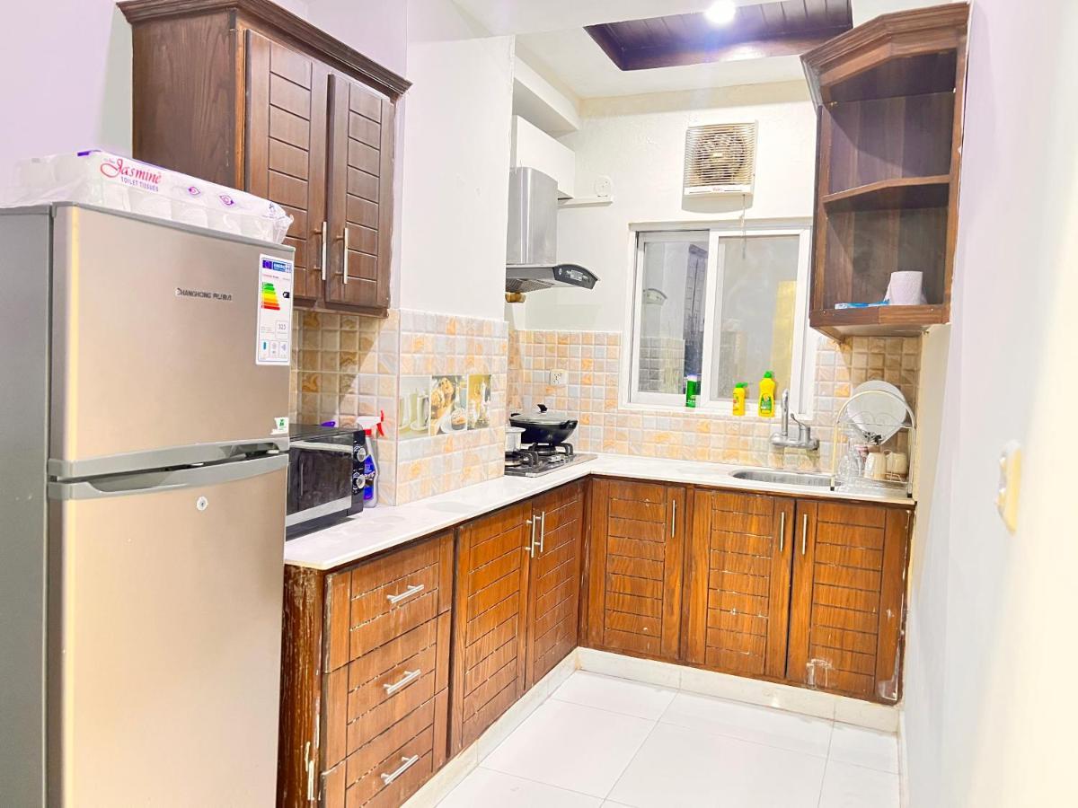 Luxury 3 Bedrooms Apartment Lounge+Kitchen Air-Conditioning And Wifi E11 Islamabad Exteriör bild