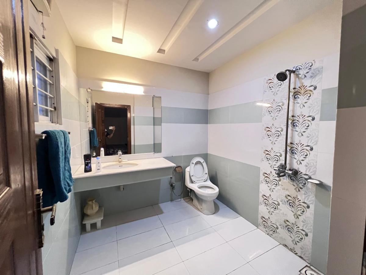 Luxury 3 Bedrooms Apartment Lounge+Kitchen Air-Conditioning And Wifi E11 Islamabad Exteriör bild