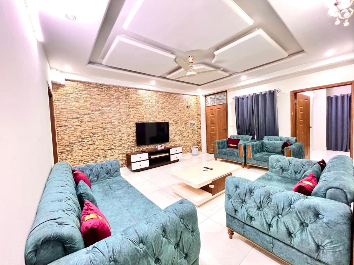 Luxury 3 Bedrooms Apartment Lounge+Kitchen Air-Conditioning And Wifi E11 Islamabad Exteriör bild